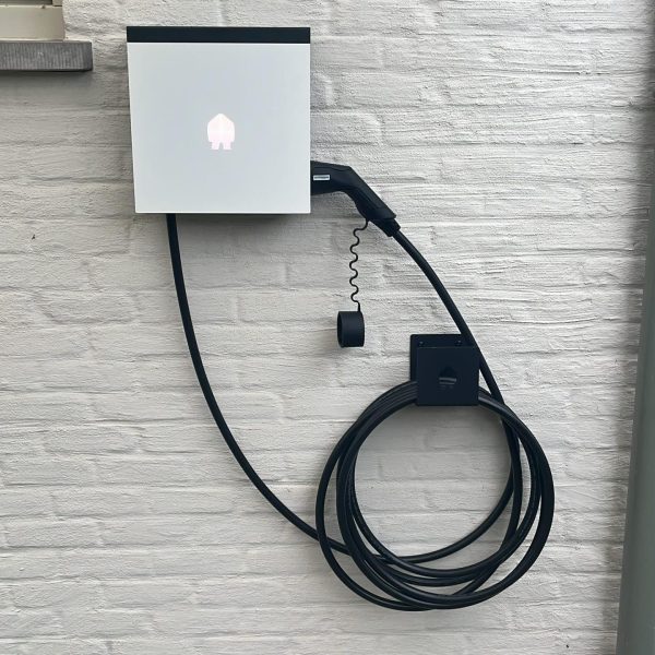 Door VBS Electro geplaatste wandlaadpaal